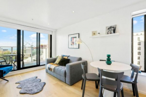 City Seaview Stunner with Pool and Gym